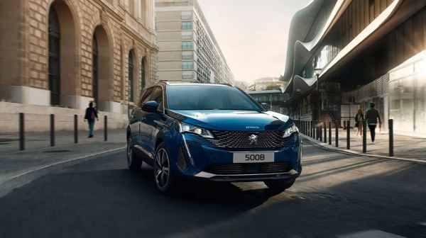 Представлены экономичные Peugeot 3008 и 5008 с ChatGPT