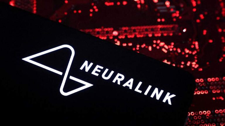 Профессор назвал рискованным вживление инвазивных чипов Neuralink